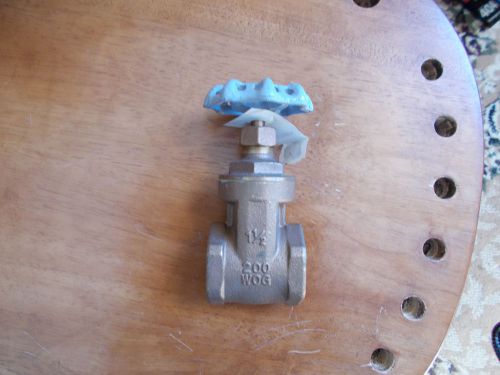 NWT 1 &amp;  1/2&#034; Brass NIBCO Gate Valve 200 PSI WOG Female Thread  Free S/H