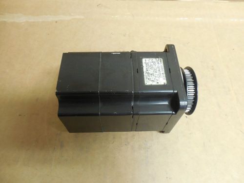 YASKAWA AC SERVO MOTOR SGMP-02AWYR12 200V VOLT 2.0A A AMP 200W WATT