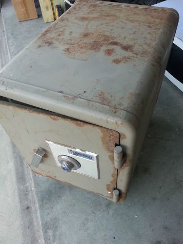 Sentry safe sp-1  working safe----needs combination see listing for sale