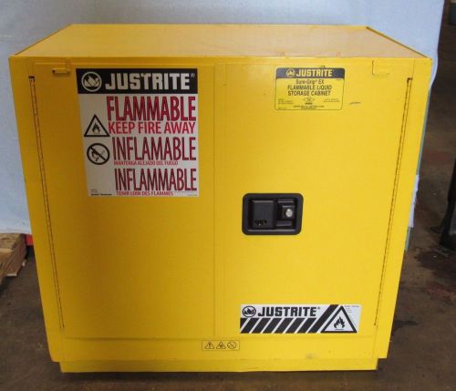 JUSTRITE FLAMABLE CABINET 892320 22 GALLON