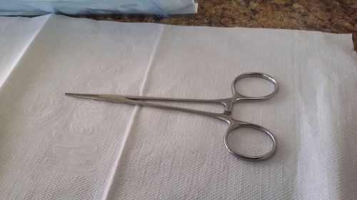 V. Mueller CH8608 Jacobson Mosquito Forceps pictured in good condition