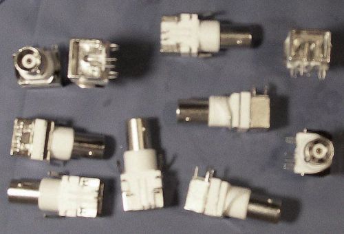 (25) AMPHENOL BNC JACKs, 456-117F BNC / RP-BNC RIGHT-ANGLE BULKHEAD CONNECTORs