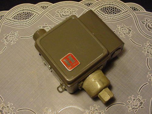 Honeywell Pressuretrol L404L 1014 1 Pressure Switch NEW SHELF SPARE!