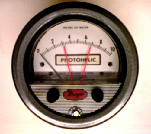 Dwyer, Differential Preassure Gauge with Relay Output