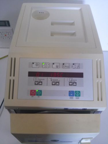 Autoclave MDT Castle con bandejas