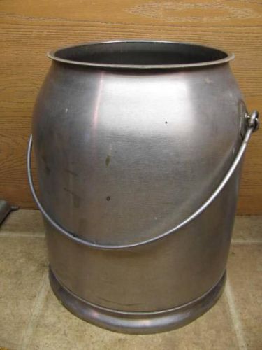 Vintage International McCormick Deering Milk Bucket Milker IH IHC