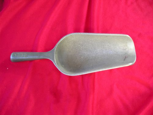 VINTAGE  ALUMINUM POPCORN- ICE. SCOOP, GEAT FOR OLD TIME POPPER SHAVED ICE   WOW