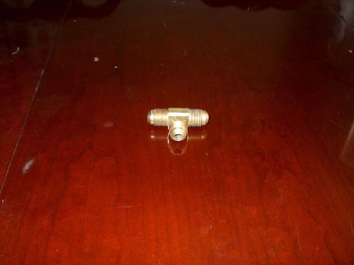 Pipe Fitting Connector - Brass 3/8&#034; Diameter NPT 3 Way T Flare Coupler