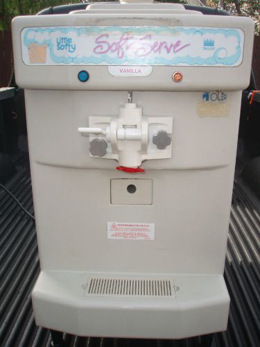 2005 Taylor 142 Little Softy Soft Serve Ice Cream Machine 115 Volts Counter Top