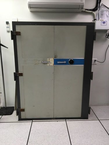 Fireproof safe/cabinet