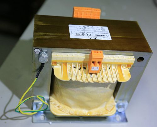 SAFETY ISOLATION TRANSFORMER . (NORATEL)  500VA