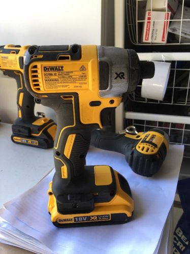 NEW DeWalt De Brushless Dcf886-xe With 2 Ah Battry