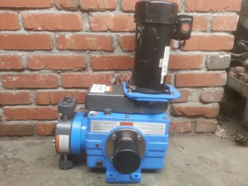 SIEMENS / WALLACE &amp; TIERNAN LIQUID FEED ENCORE 700 DIAPHRAGM METERING PUMP