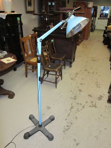 VINTAGE MEDICAL EXAMINATION LIGHT BY BURTON MANUFACTURING