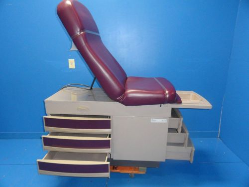 Ritter Midmark 304 (304-003)  Medical Examination Table / Exam Table W/ Manual