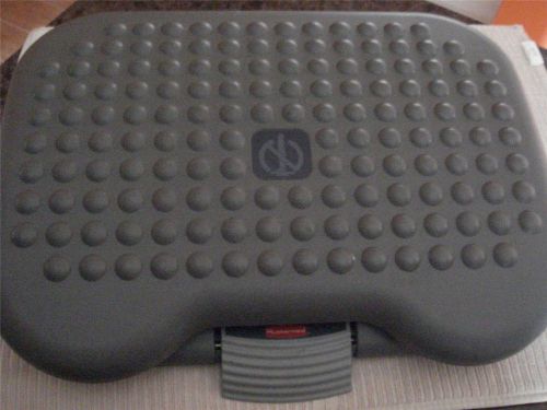 RUBBERMAID 3-POSITION ADJUSTABLE TILTING FOOTREST (PONTIAC SILVERDOME)