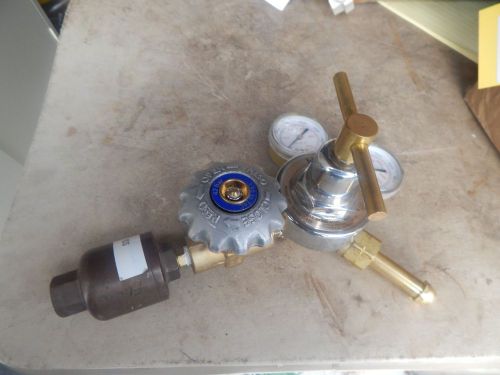 &#034;harris&#034; model 25-500-c580 regulator with 1/4&#034; rego valve and check valve for sale