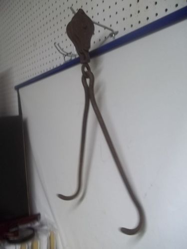 VINTAGE INDUSTRIAL PULLEY DOUBLE PRONG HOOK ESTATE FIND