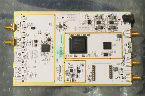 Ettus Research USRP B200 (70MHz - 6GHz SDR)