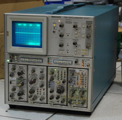 TEKTRONIX 7104 1Ghz 7A18 7A22 7B85 7D15 OSCILLOSCOPE