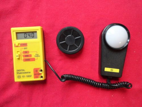 OLDER BEHA 93-1065F 3 RANGE DIGITAL ILLUMINOMETER LIGHT METER WORKS GOOD W/CASE