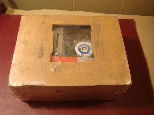 Honeywell L404A 1347 Pressuretrol New old stock in box.