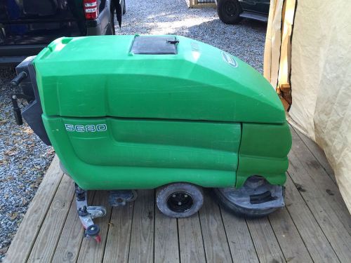 Tennant 5680 Refurbished floor scrubber 28&#034; Free ship Walk behind 475 hours only