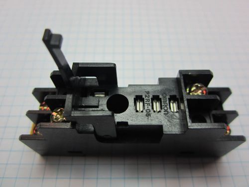 OMRON P2RF-05 RELAY TRACK MOUNT SOCKET