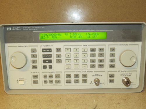 ^^ HEWLETT PACKARD HP 8647A 250KHZ -1000 MHZ SIGNAL GENERATOR