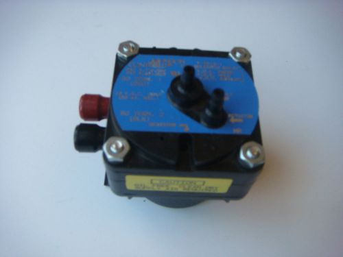 JOHNSON CONTROLS V-9012-1  E/P SOLENOID RELAY