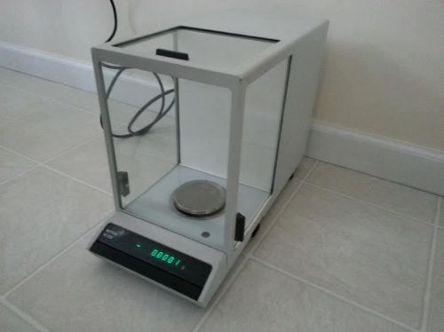 METTLER TOLEDO ANALYTIC BALANCE MODEL AE-200