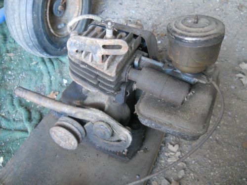 Vintage 1940s Briggs &amp; Stratton Model WI WM WMB Gas Engine Small Cast Iron Motor