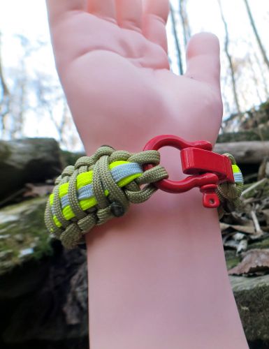 Firefighter Bunker Turnout Gear Paracord 550 Bracelet with Red Adj. Steel Shackl