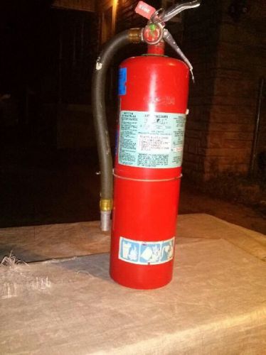 10 LB PEMAL HALON 1211 FIRE EXTINGUISHER w/ WALL BRACKET