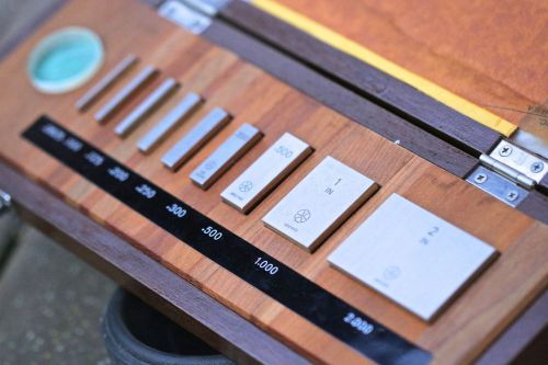 MITUTOYO 9pc GAUGE BLOCK SET 516-930 GRADE 2 (.0625&#034; to 2&#034;) in mfg case