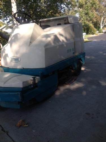 2000 Tennant 515 Brooms &amp; Sweepers