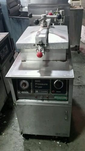 HENNY PENNY 600 NATURAL GAS PRESSURE FRYER