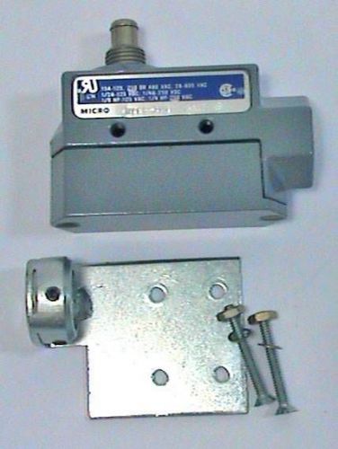 Micro Switch BZE6-2RQ 8623 with mounting bracket NOS