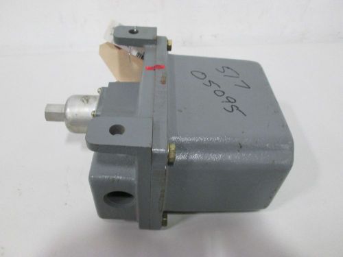 NEW SQUARE D 9012 ACR-8 20-180PSI RANGE 15-33PSI PRESSURE SWITCH 600V 8A D332141