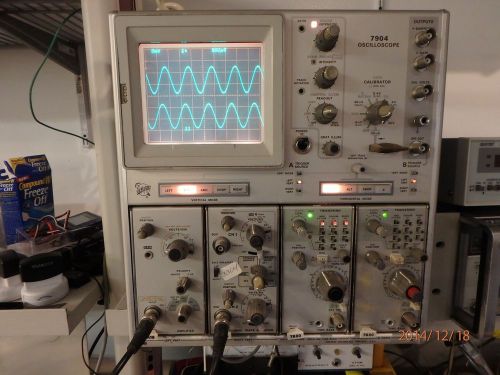 Tektronix 7904A 500MHz 4 Slot Oscilloscope Mainframe, Includes plug ins