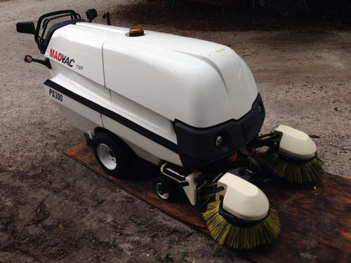 MADVAC PS300 SWEEPER