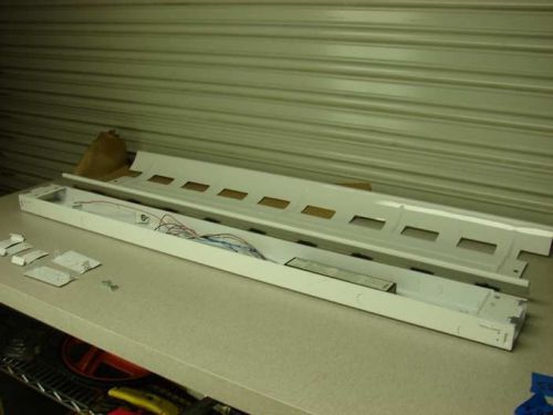 Lithonia 2 lamp 4&#039; fluorescent electronic ballast &amp; reflector LA232MVOLTGEB10IS