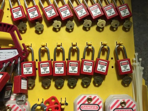 Master Lock Safety Series Lockout Station #1484 27 Padlocks 4 Hasps Tags