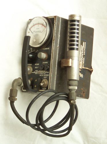 VINTAGE 1940s DETECTRON DG7 GEIGER COUNTER - COLLECTIBLE