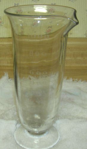 VINTAGE HAND BLOWN 10 3/4 INCH LITER 1000 CC MEDICAL LAB BEAKER