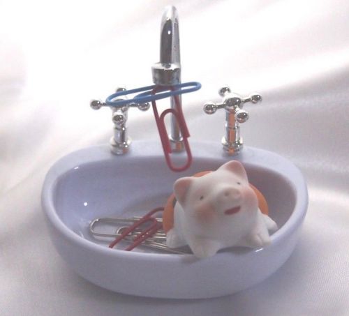 NEW SMALL PIGGY MAGNET PAPER CLIP HOLDER OFFICE DESK SUPPLY STATIONARY