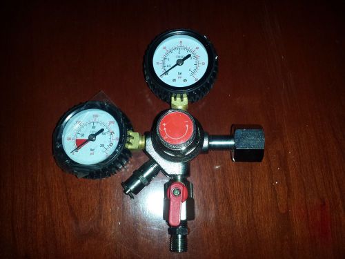 dual gage CO2 regulator beer draft tap system