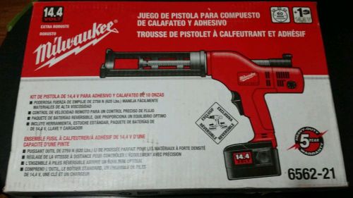 Milwaukee Heavy-Duty Caulk and Adhesive Gun - 6562-21