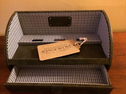 Jacob Jones Charging Valet Tray Grey with Checkered Interior