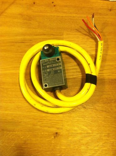 ALLEN BRADLEY 802M-CY5 SER B LIMIT SWITCH EXCELLENT CONDITION